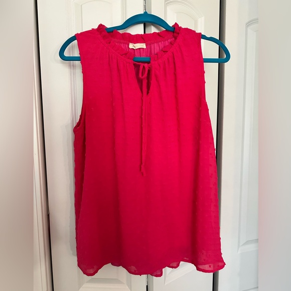 Pink sleeveless blouse with tie neck. Textured fabric. - Picture 1 of 3